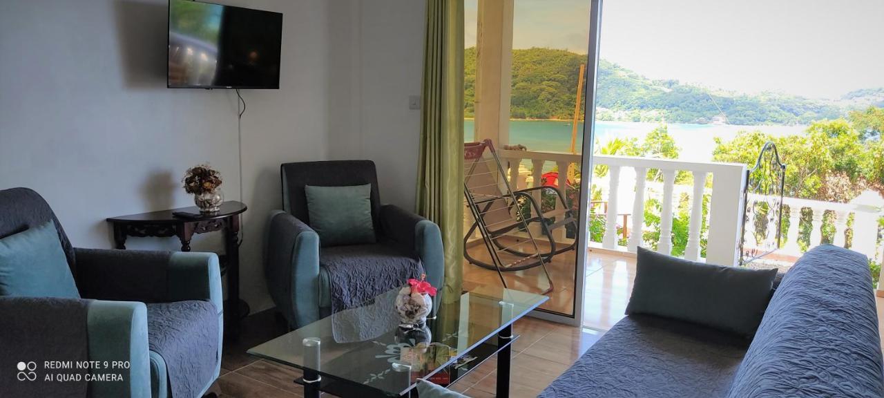 Seychelles Yellow Petals Anse Boileau ภายนอก รูปภาพ